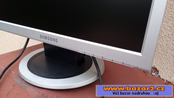 LCD  monitor Samsung 19