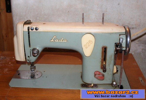 Šicí stroj Lada 225