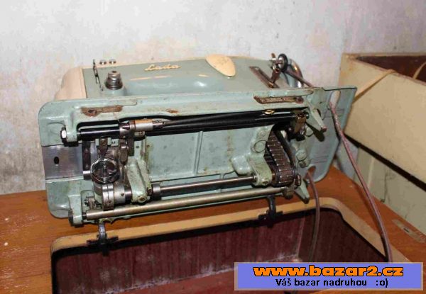 Šicí stroj Lada 225