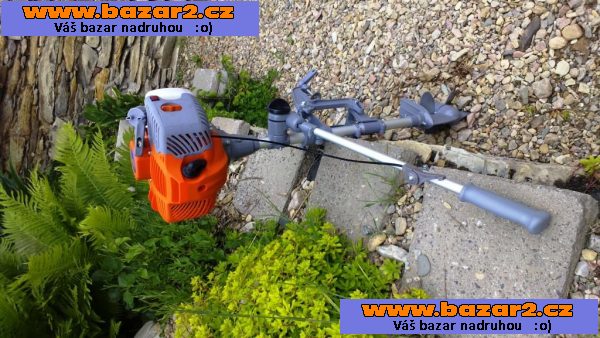 Lodní motor 62ccm Nabízíme Vám nový 2-taktní závěsný motor s