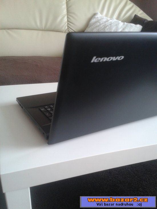 Notebook Lenovo G700 - černý
