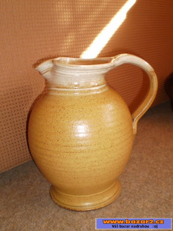 Keramický džbán