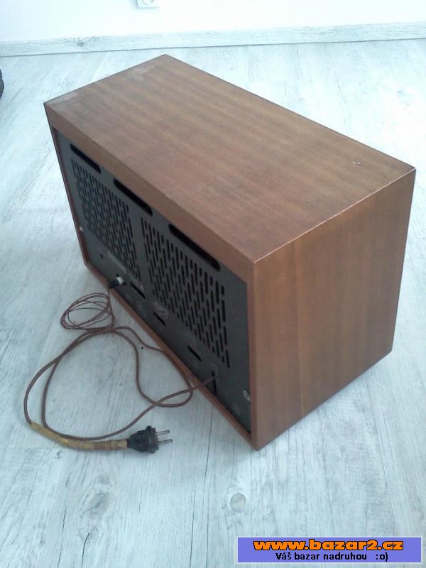 Historické rádio Tesla Rondo 522A