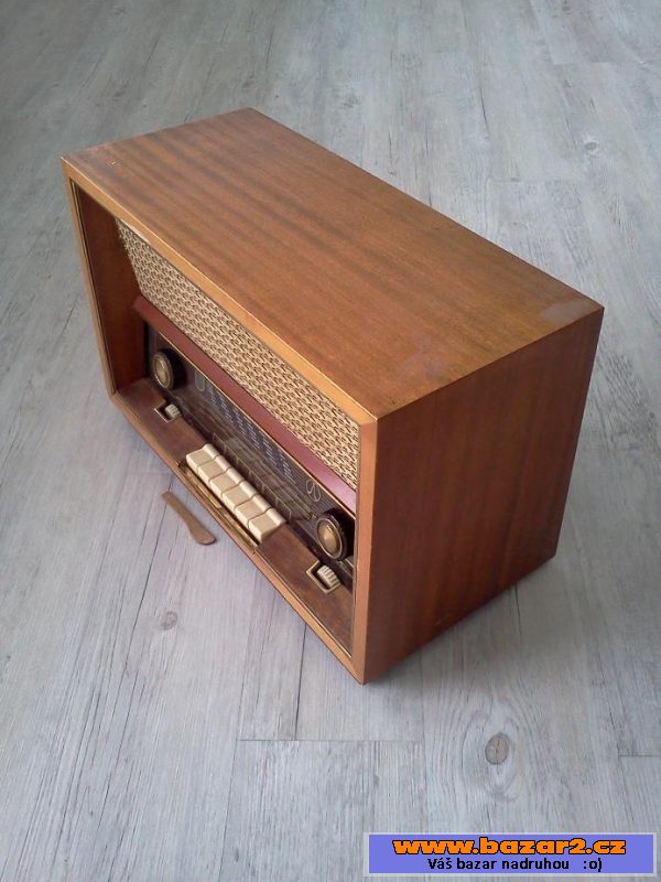 Historické rádio Tesla Rondo 522A