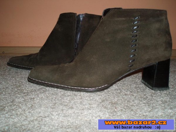 Elegantní kotníčkové kozačky