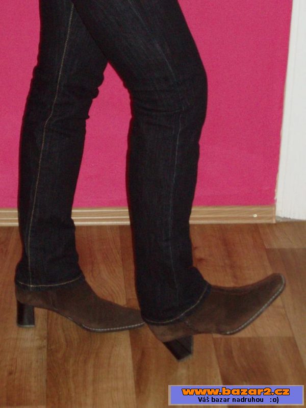Elegantní kotníčkové kozačky