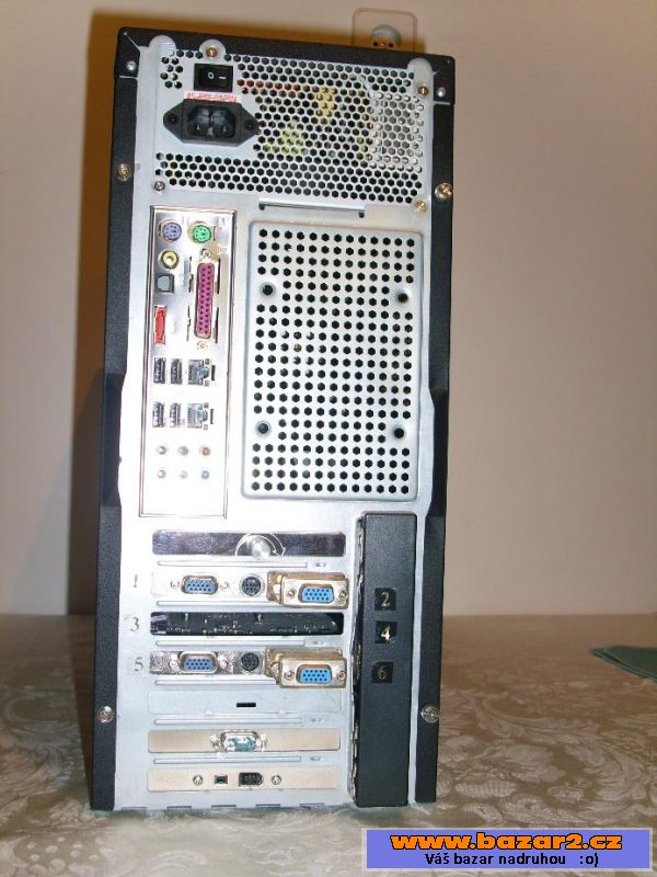 PC sestava pro 4 monitory