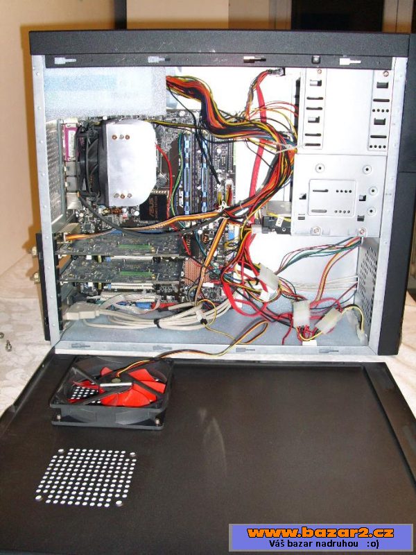 PC sestava pro 4 monitory