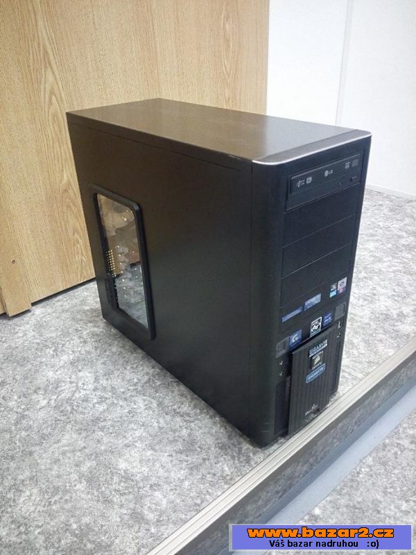 Stolní PC (bez monitoru)