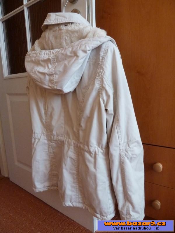 Zimní bunda H&M bílá s kapucí, v.36