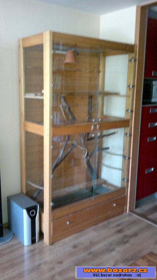 Prodám větší terarium pro plazy