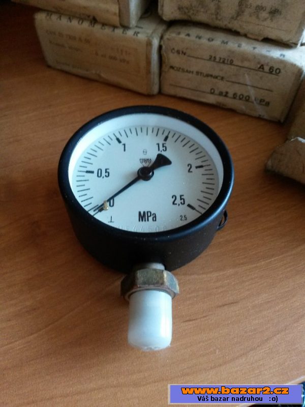 MANOMETRY 0-600 kPa, 0-4/0-2,5 MPa