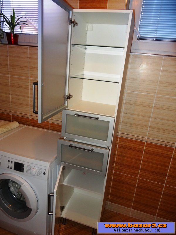 Koupelnová skříňka Ikea