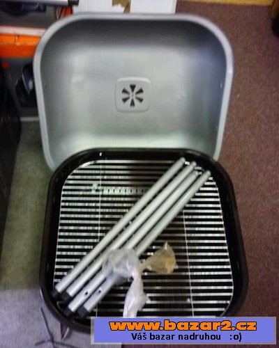 Nový zahradní gril Charcoal BBQ.