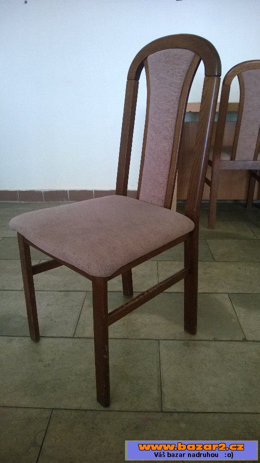 Dva bary, stoly a židle