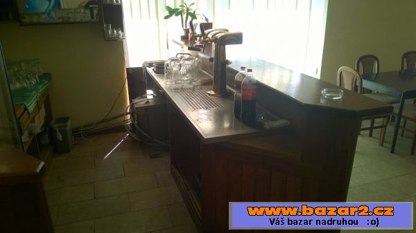Dva bary, stoly a židle