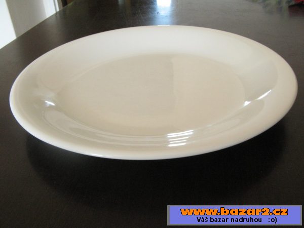 Sada mělkých porcelánových talířů 