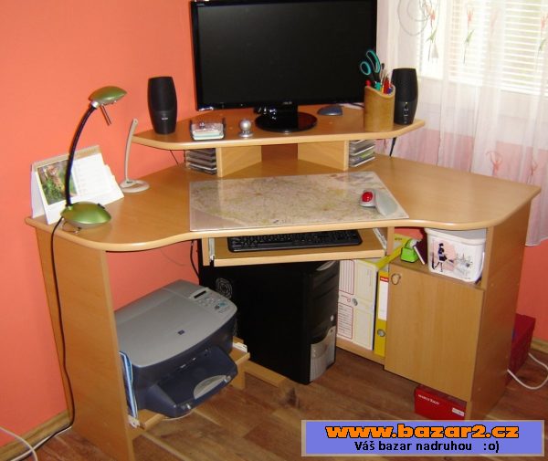 Rohový stůl pod PC