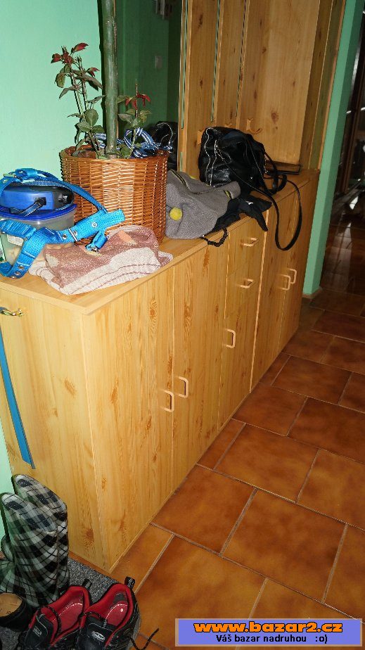 Botník, věšák, skříňka