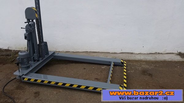 Nůžkový hydraulický hever/zvedák