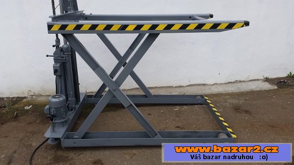 Nůžkový hydraulický hever/zvedák