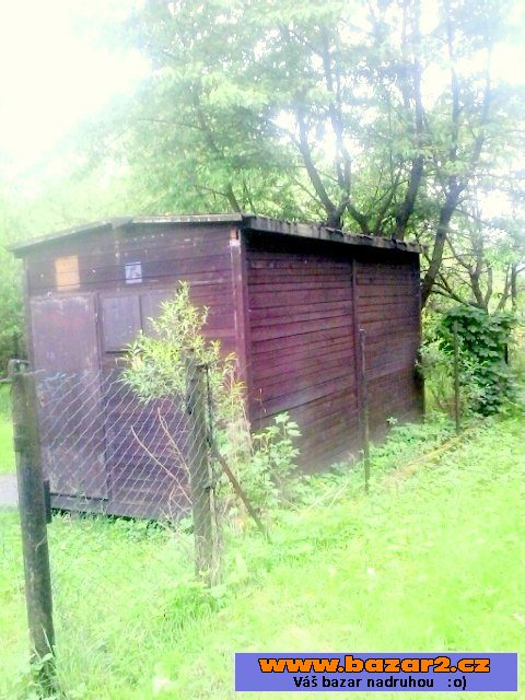 Dřevěný domek chatku zachovalou 