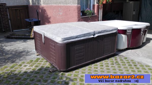 Luxusní USA vířivka pro 4 osoby