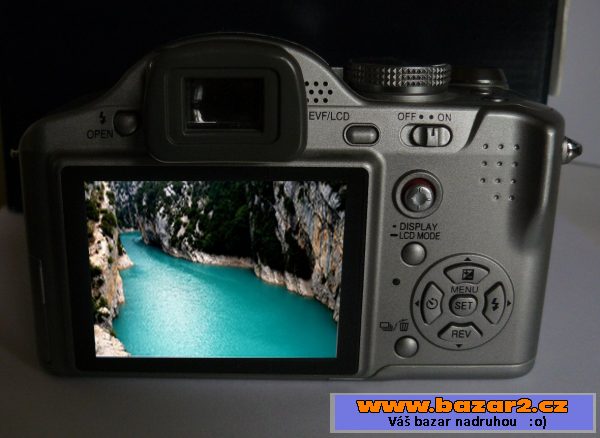 Japonský fotoaparát DMC-FZ8