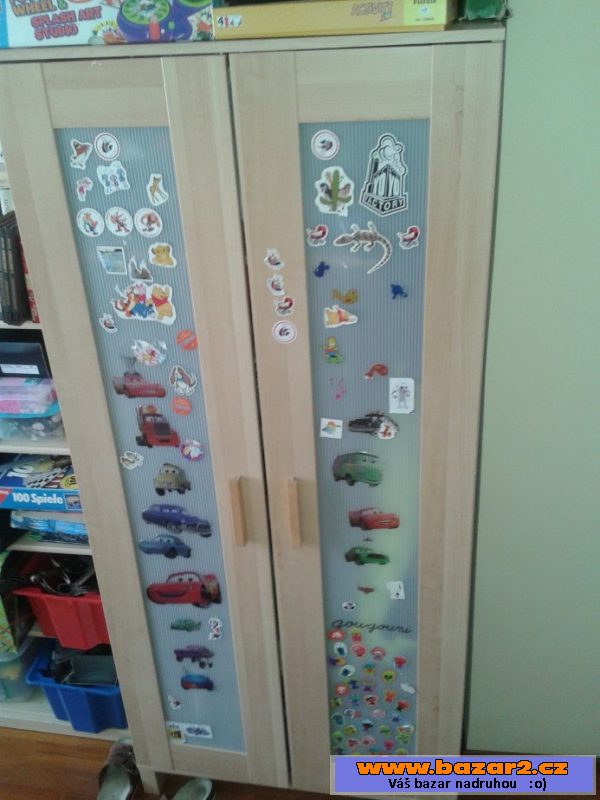 Komoda, postel, skříň, židle dětská