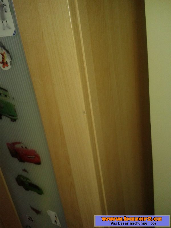 Komoda, postel, skříň, židle dětská