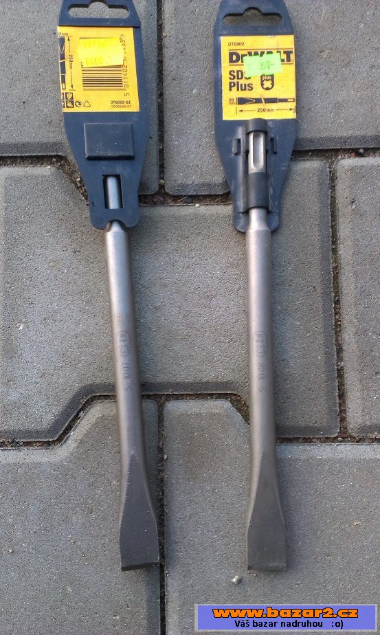 sekáč DeWalt SDS plus