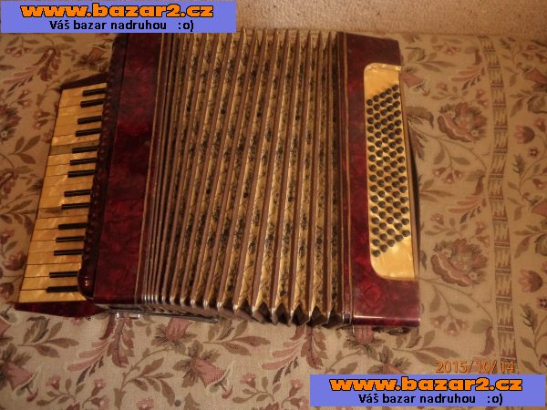 Klávesová harmonika.