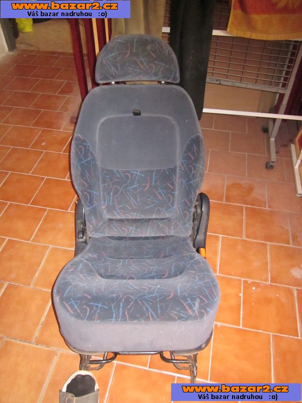 PRODÁM SEDAČKU NA AUTO WV SHARAN 