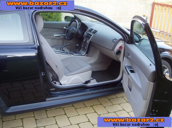 Volvo C30 2,0 D Momentum 100 kW, najeto jen 72 300 km