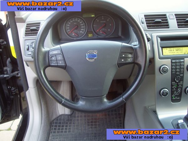 Volvo C30 2,0 D Momentum 100 kW, najeto jen 72 300 km