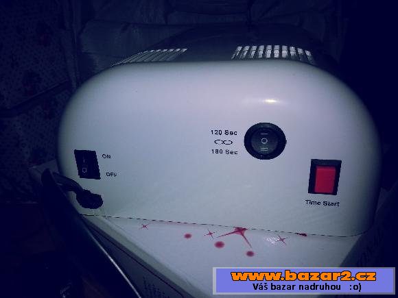 Profesionální UV lampa na nehty 36W