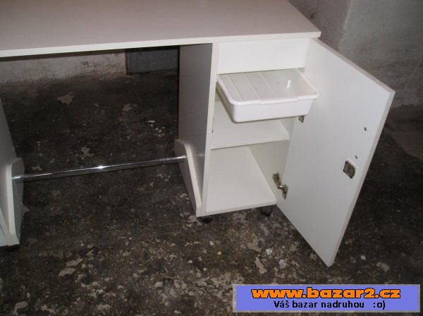Manikérský  stolek