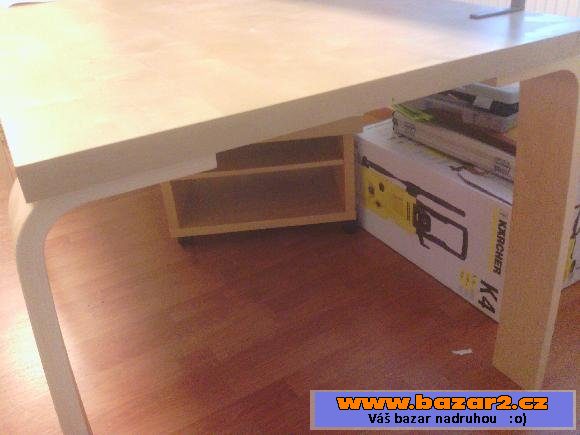 Krásný psací stůl - IKEA