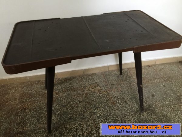 Křesílka a židle po renovaci