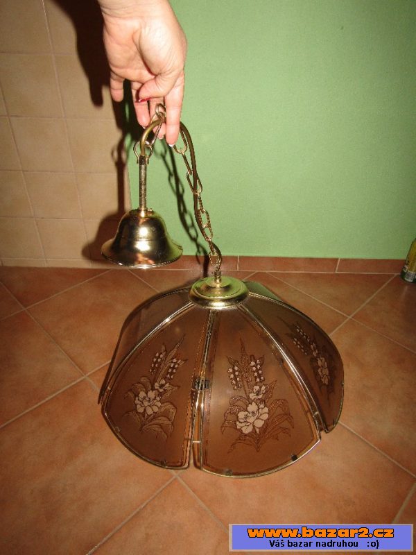 HEZKÝ SKLENĚNÝ LUSTR