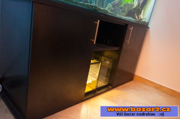 Akvárium 500L se skříňkou + přísluš