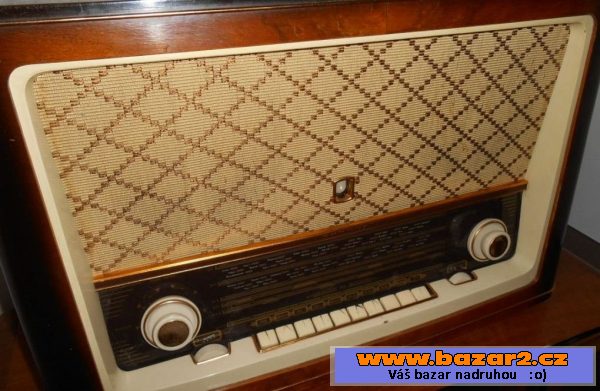 Starožitné rádio značky TESLA