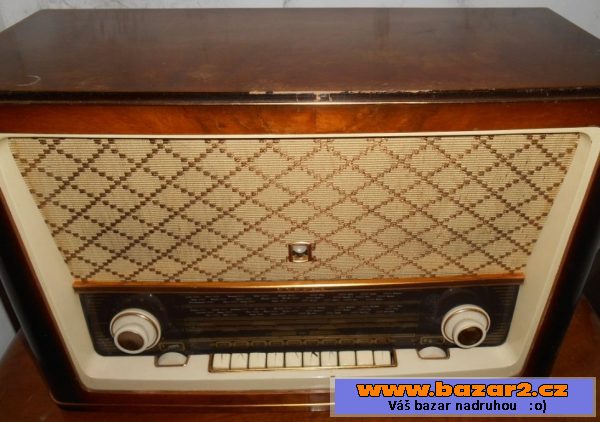 Starožitné rádio značky TESLA