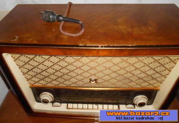 Starožitné rádio značky TESLA