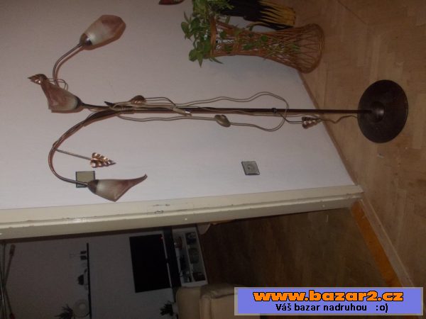 Lustry a lampu