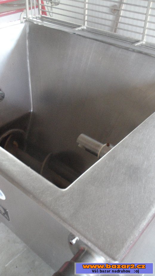 Prodám řezačku masa Kilia AW D 114 