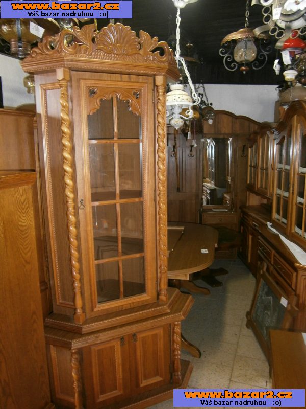 vyřezávané podložky pod srnčími trofejemi z roku 1896