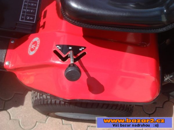 Zahradní traktůrek MTD B 10