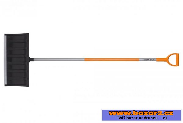 Hrablo na sníh Fiskars Roller SnowXpert