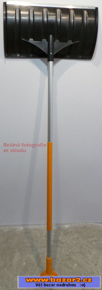 Hrablo na sníh Fiskars Roller SnowXpert